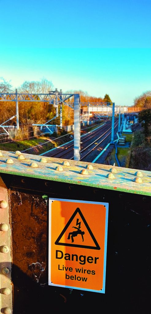 Tin Bridge - Live wires below sign - Jan 2024